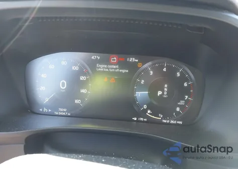 2021 Volvo Xc40 T5 Momentum z USA, uszkodzony, nr VIN YV4162UKXM2396438